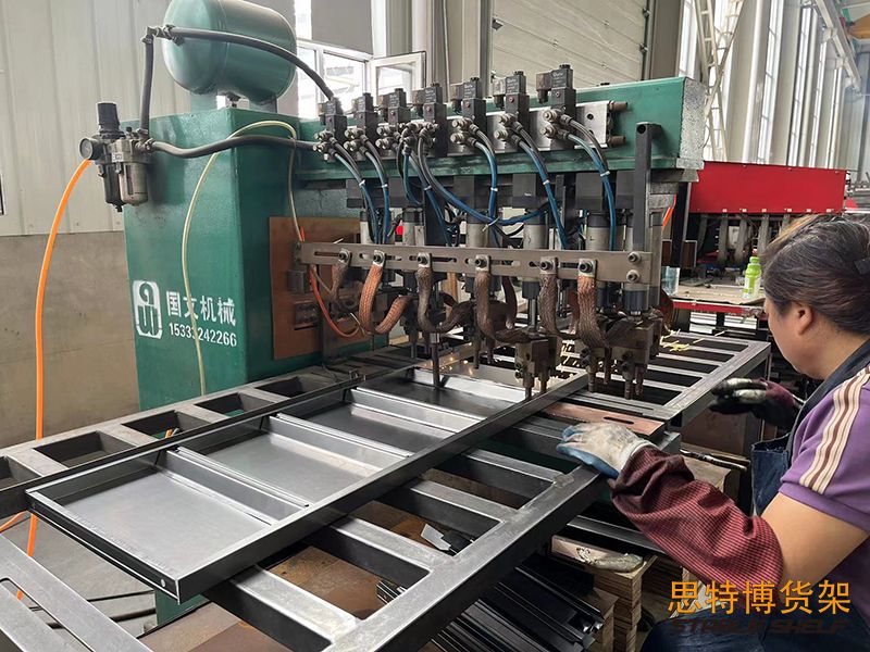 沖孔機(jī)設(shè)備